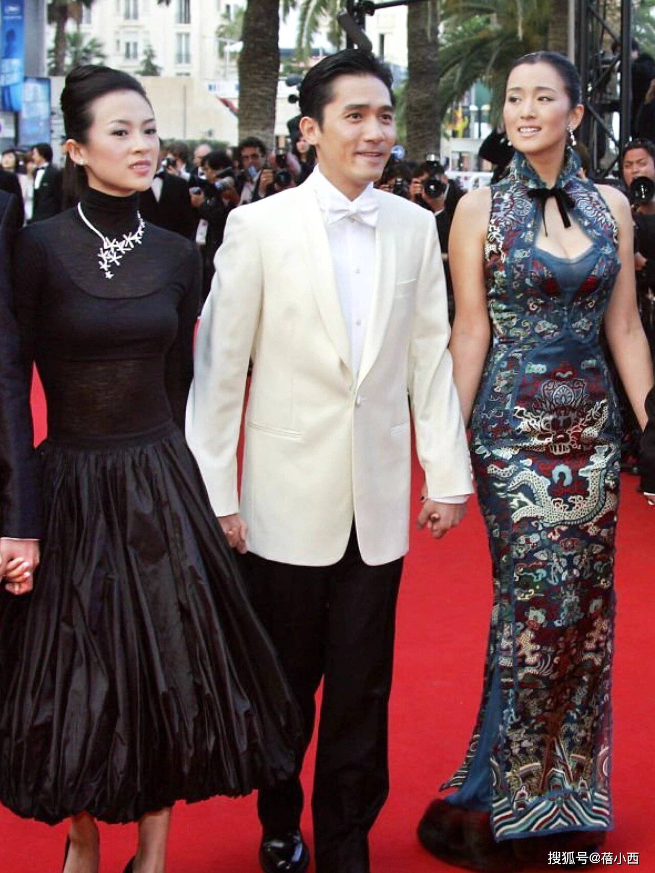 ！圆脸、微胖、我看100遍都不厌AG真人地址被穿旗袍的巩俐惊艳了(图4)