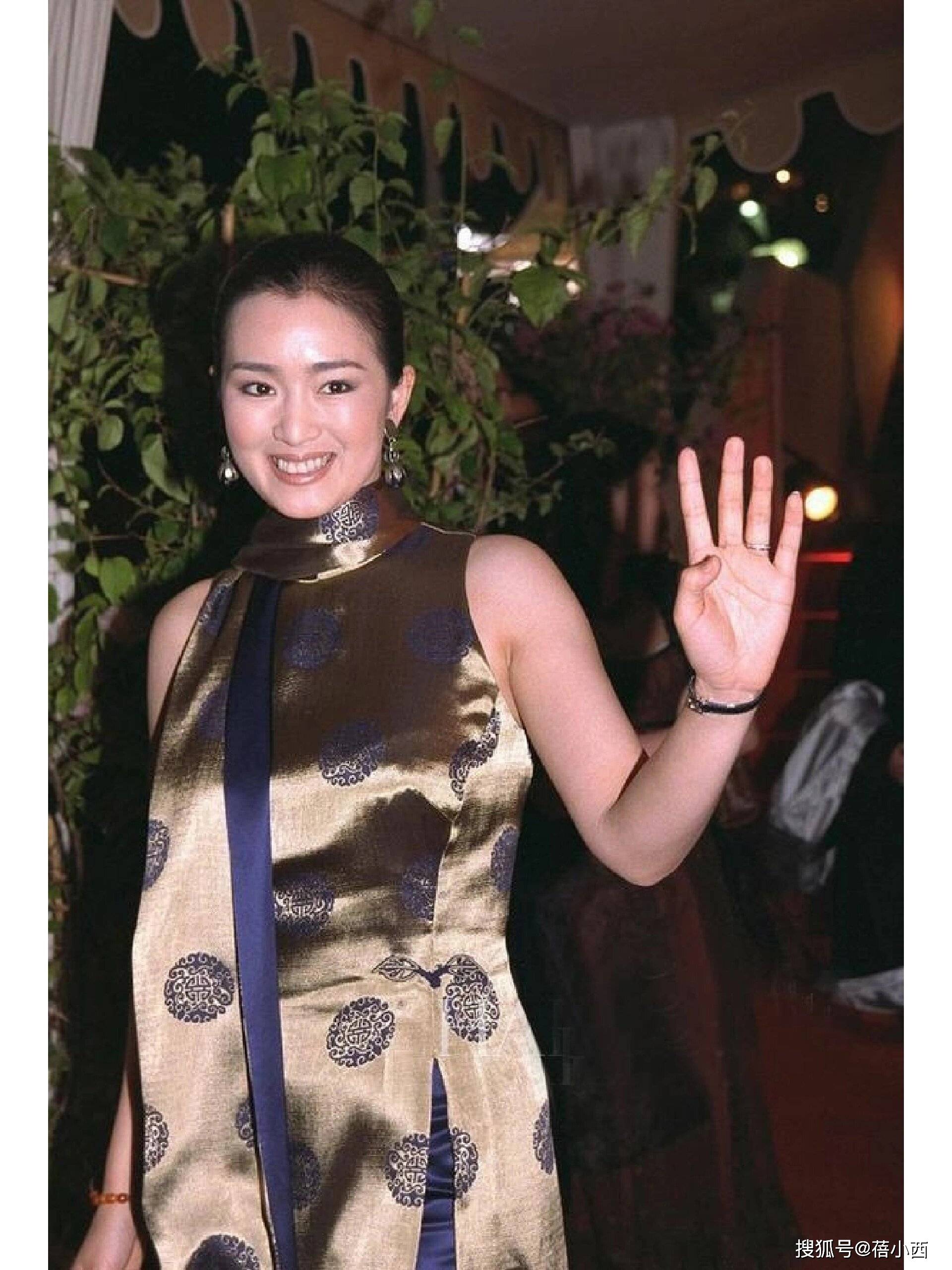 ！圆脸、微胖、我看100遍都不厌AG真人地址被穿旗袍的巩俐惊艳了(图6)