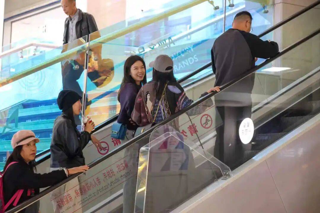 店铺全网圈粉百万凌晨2点还在打包AG真人国际厅“海宁款”热销！有(图4)