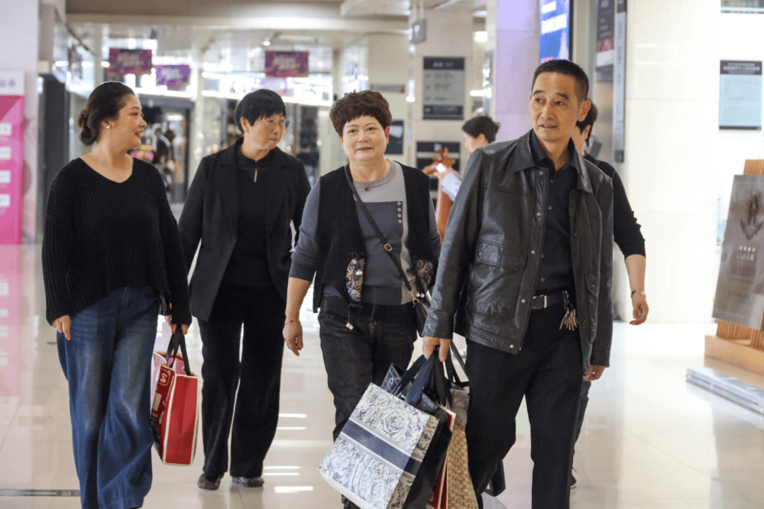 店铺全网圈粉百万凌晨2点还在打包AG真人国际厅“海宁款”热销！有(图5)