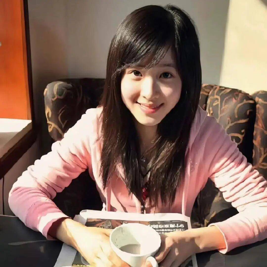 上热搜：身价600亿早已不只是刘强东妻子AG真人平台app章泽天775万天价耳环(图6)