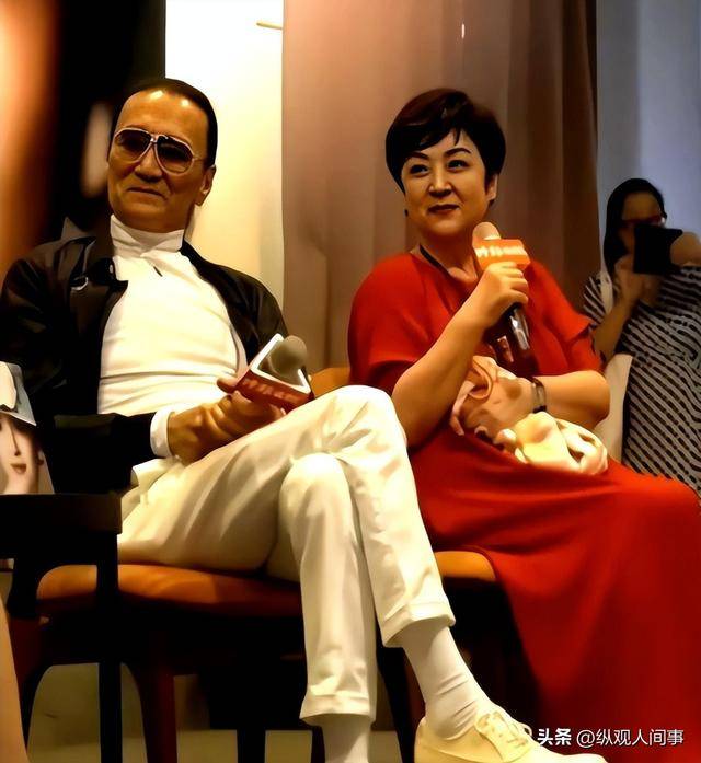 o近况曝光身材丰满好有料穿长筒袜大腿露黑AG真人娱乐网址谢贤小49岁前任Coc