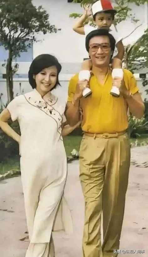 o近况曝光身材丰满好有料穿长筒袜大腿露黑AG真人娱乐网址谢贤小49岁前任Coc(图2)