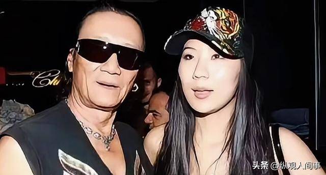 o近况曝光身材丰满好有料穿长筒袜大腿露黑AG真人娱乐网址谢贤小49岁前任Coc(图7)